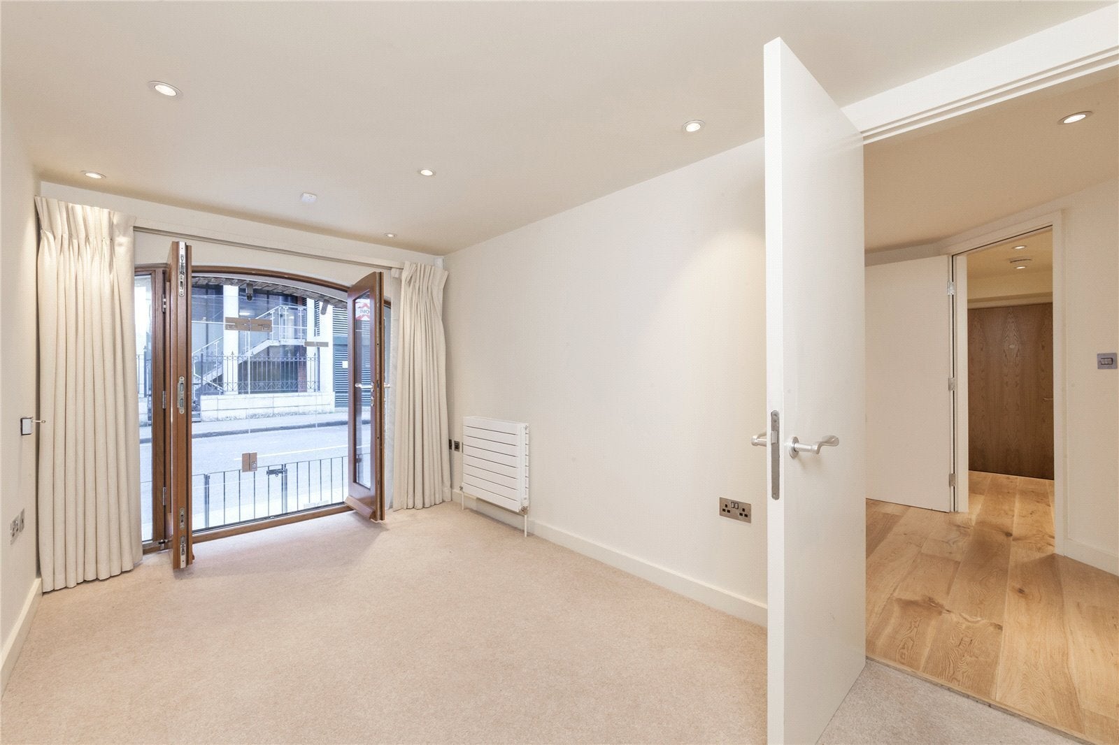 Flat Ridgmount Street in Greater London