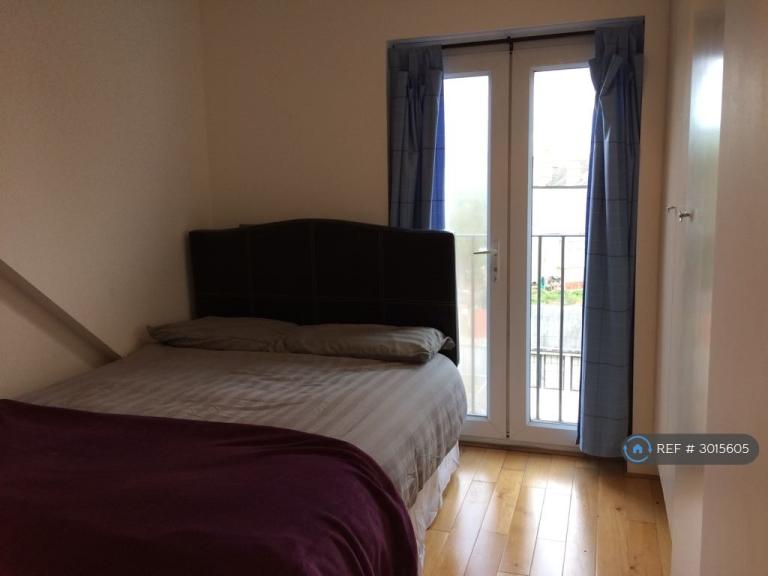 Flat St Barnabas Road in Greater London