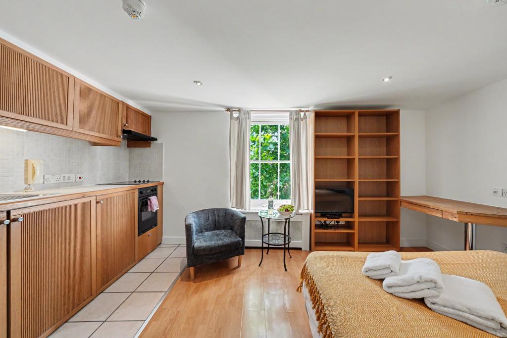 Flat Cartwright Gardens in Greater London
