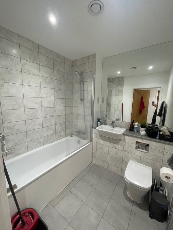 Room Hollydene in Greater London