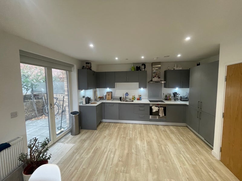 Room Hollydene in Greater London