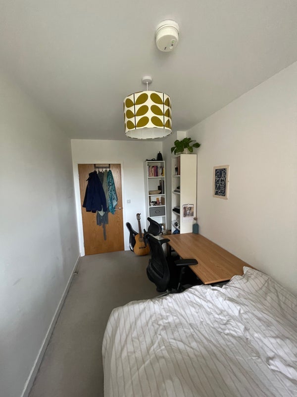Room Hollydene in Greater London