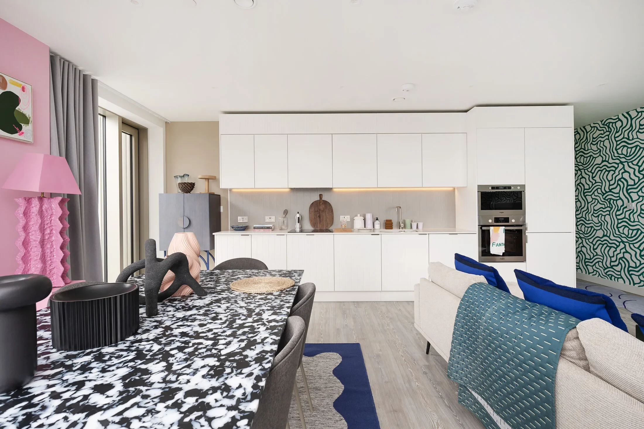 Flat Westfield Avenue in Greater London