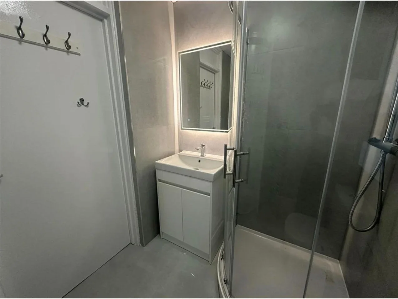 Flat Croydon Grove in Greater London