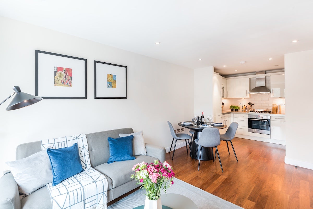 Flat Baltic Street West in Greater London