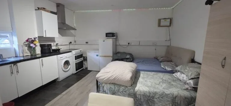 Flat Romford Road in Greater London