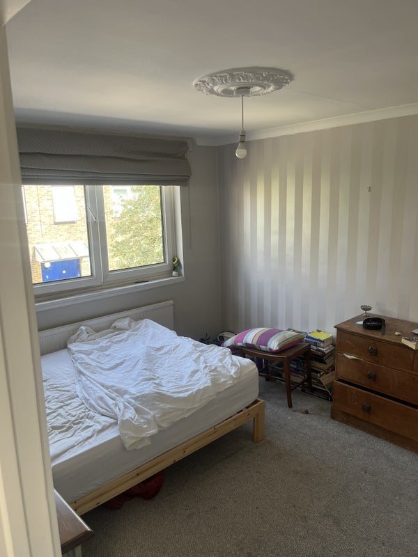 Room St Agnes Close in Greater London