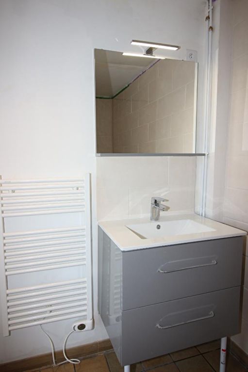 Flat Rue Jacques Decour in Suresnes