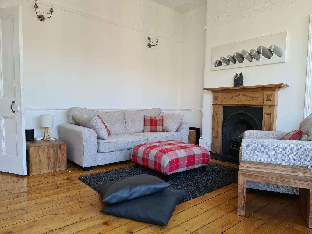 Flat Novar Drive in Glasgow
