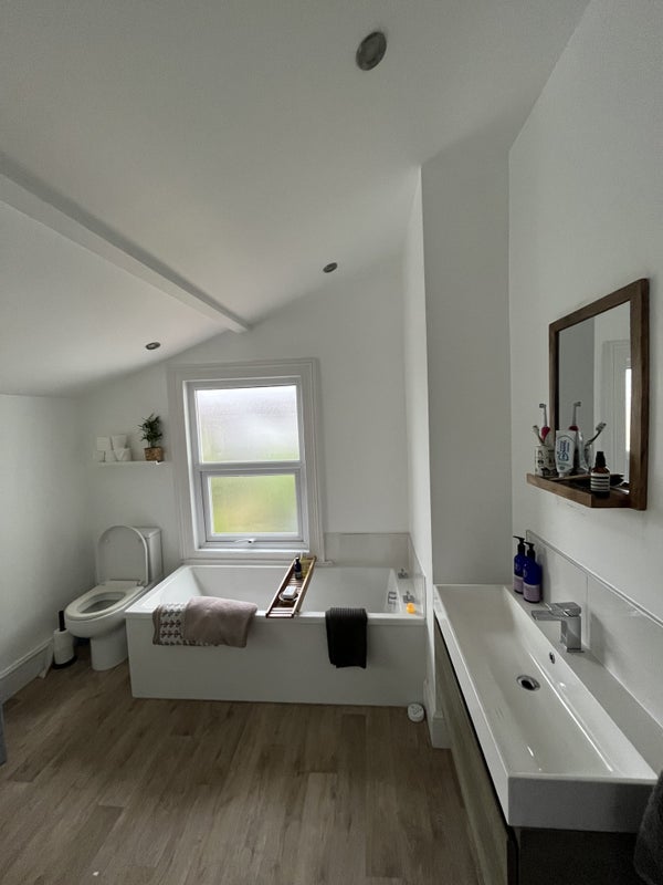 Room Ash Road in Bristol