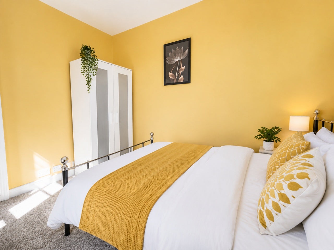 Room Wisborough Road in Portsmouth