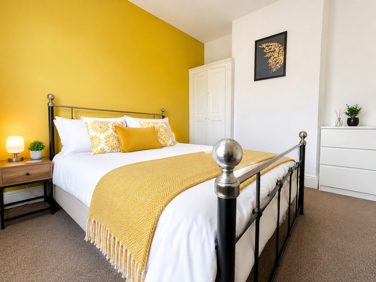 Room Wisborough Road in Portsmouth