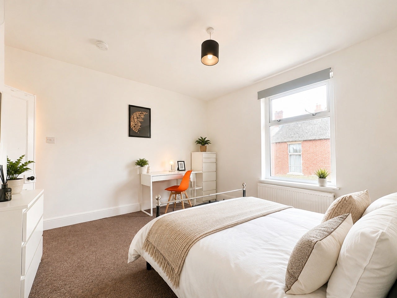 Room Wisborough Road in Portsmouth