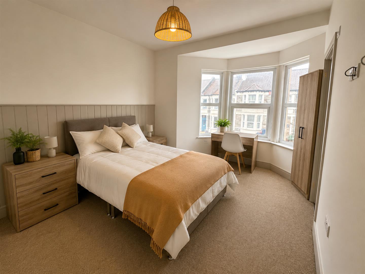 Room Churchill Road in Bristol