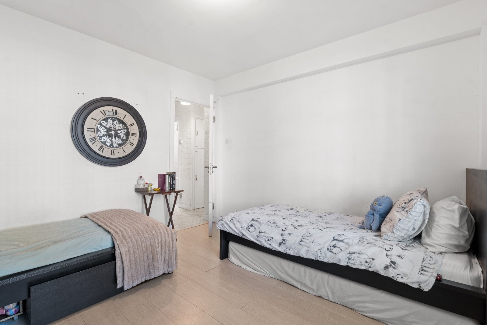 Flat Ferdinand Street in Greater London