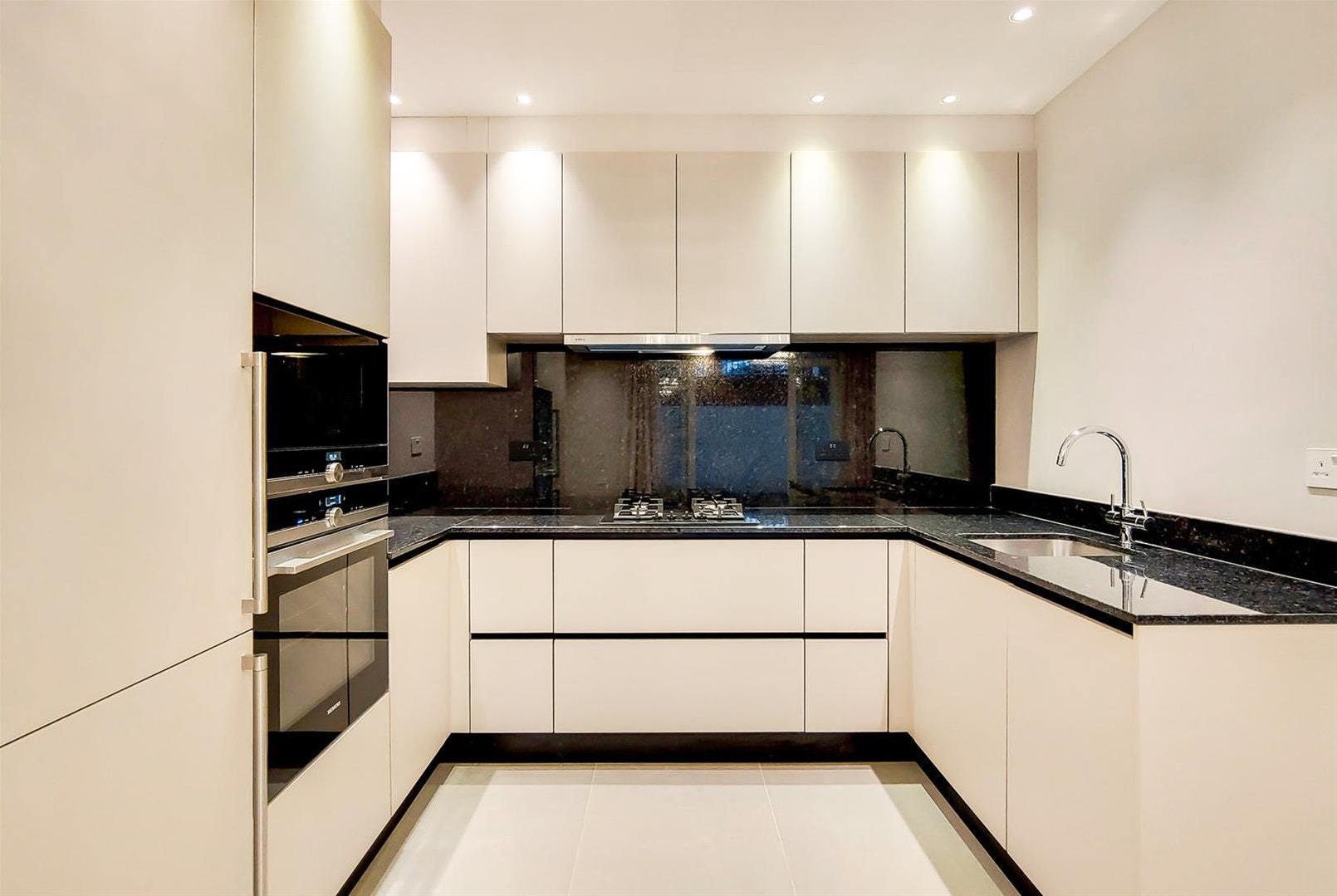 Flat Fitzjohn's Avenue in Greater London