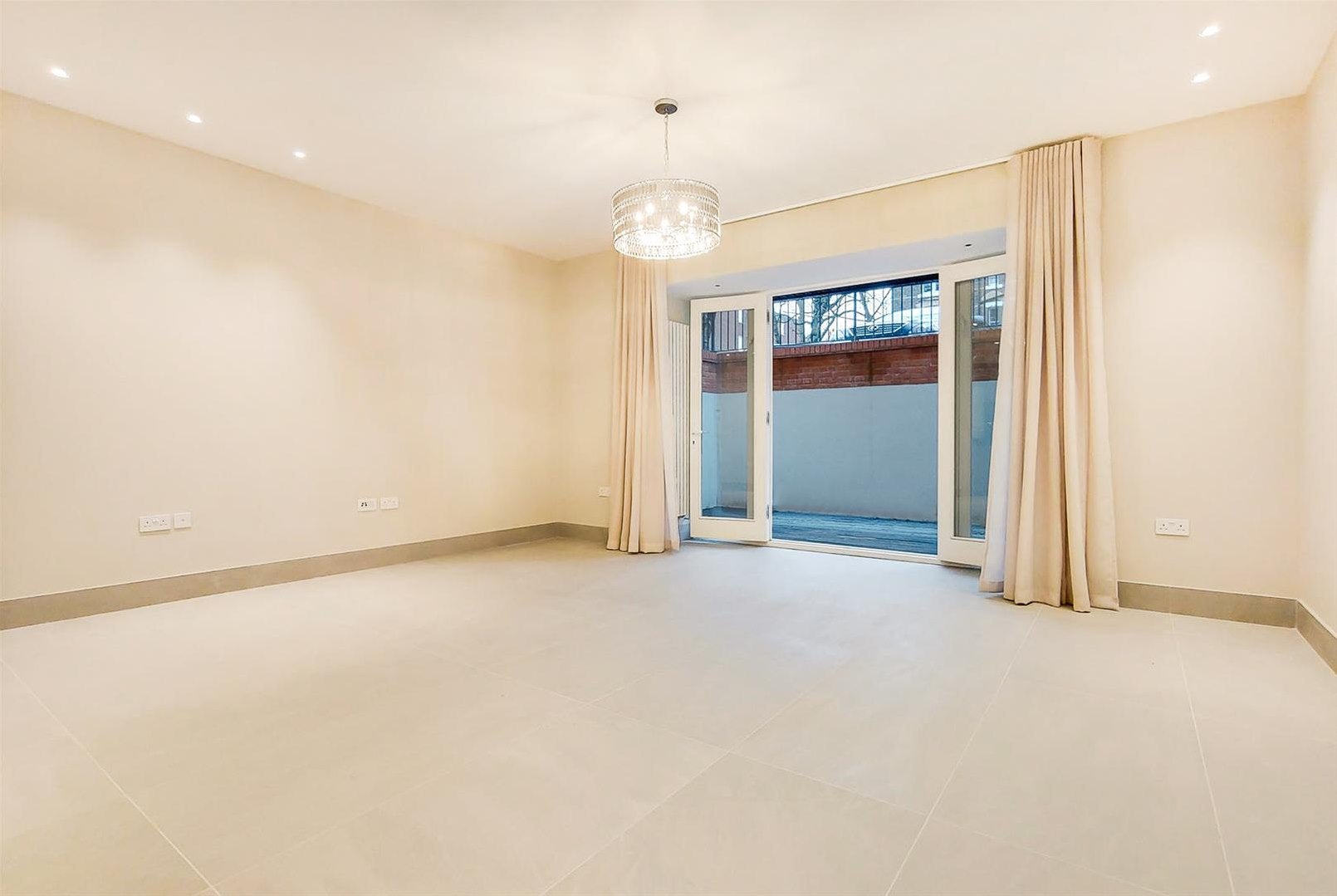 Flat Fitzjohn's Avenue in Greater London
