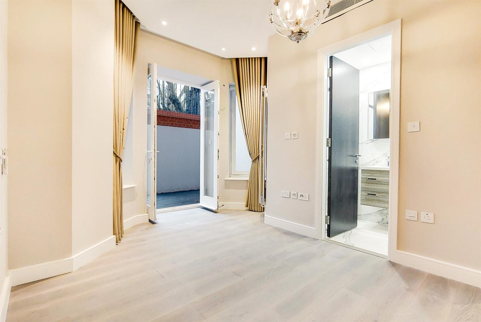 Flat Fitzjohn's Avenue in Greater London