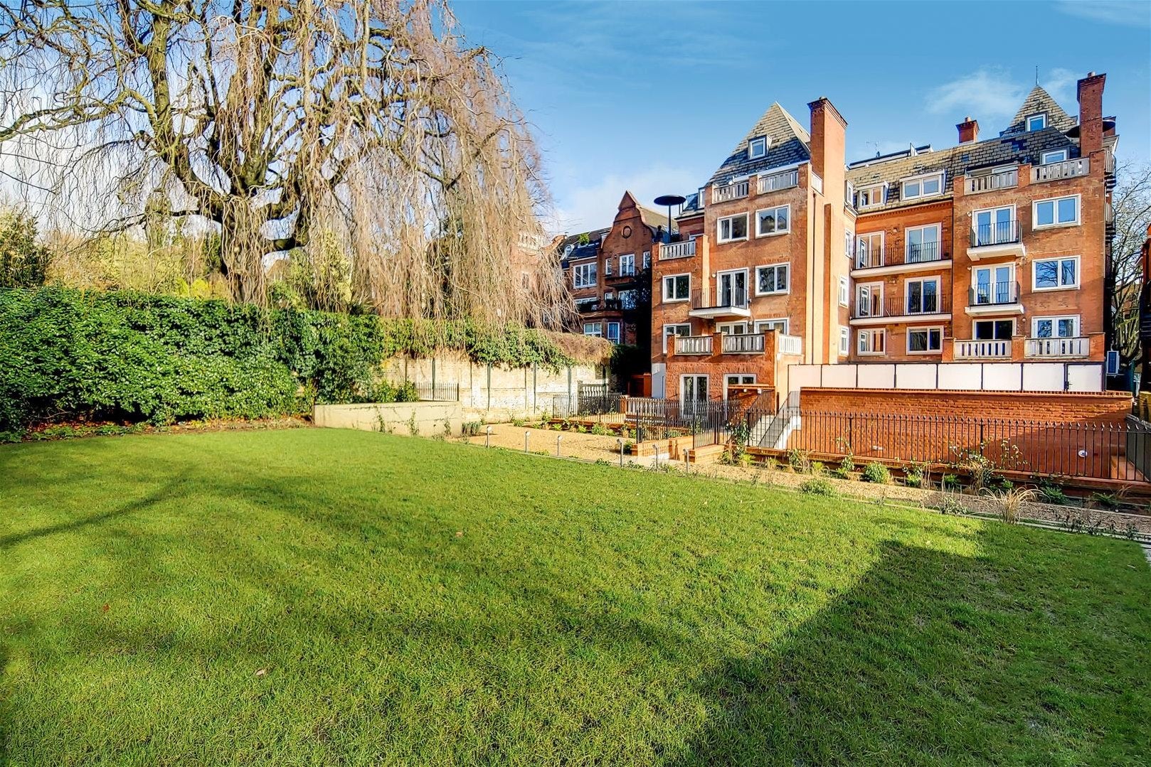 Flat Fitzjohn's Avenue in Greater London