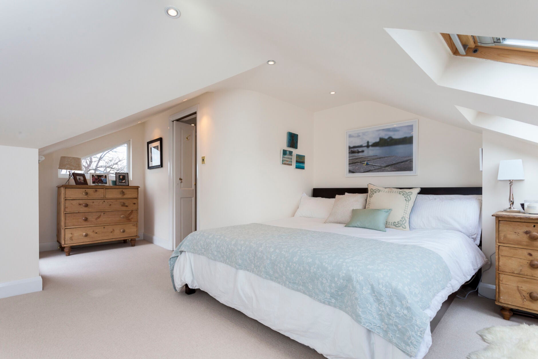Flat Findon Road in Greater London