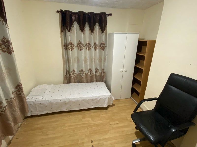 Room Kingsley Road in Greater London