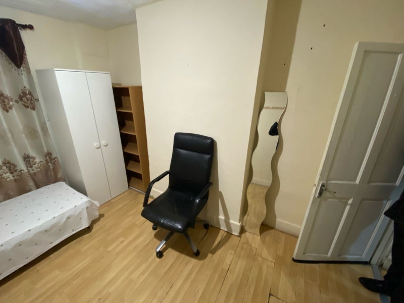 Room Kingsley Road in Greater London