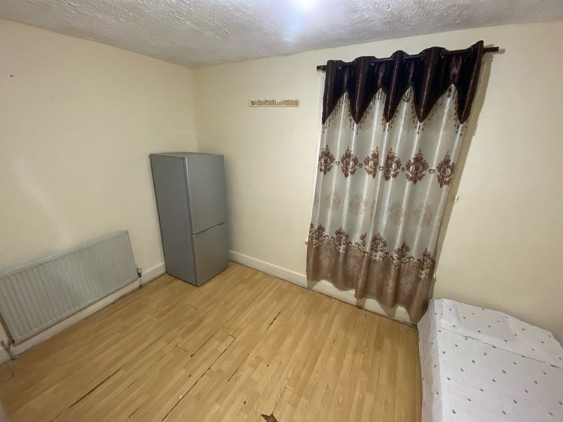 Room Kingsley Road in Greater London