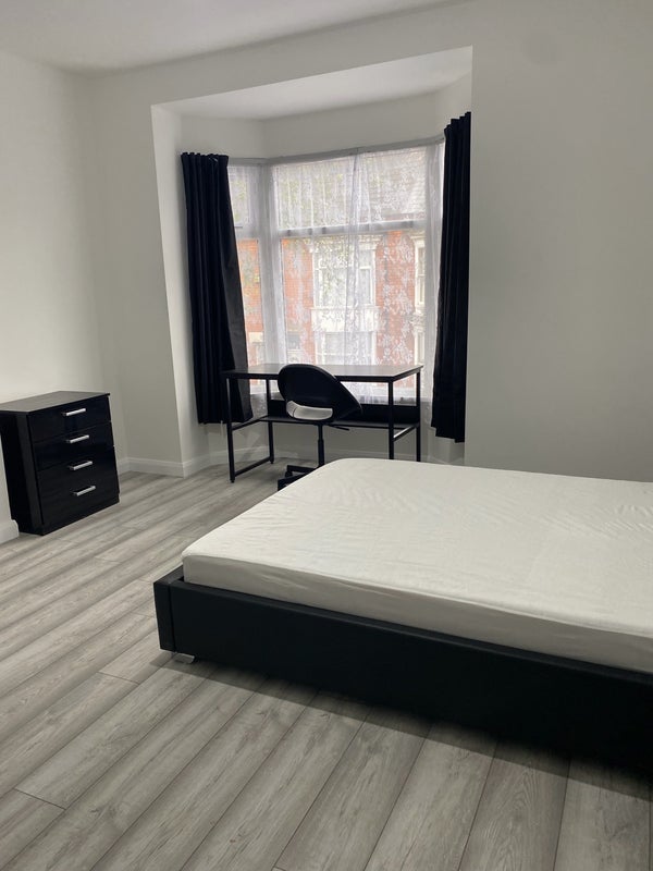 Room Beaconsfield Road in Leicester