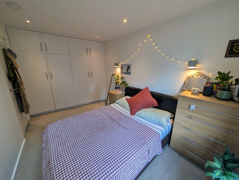 Room Hackney Road in Greater London