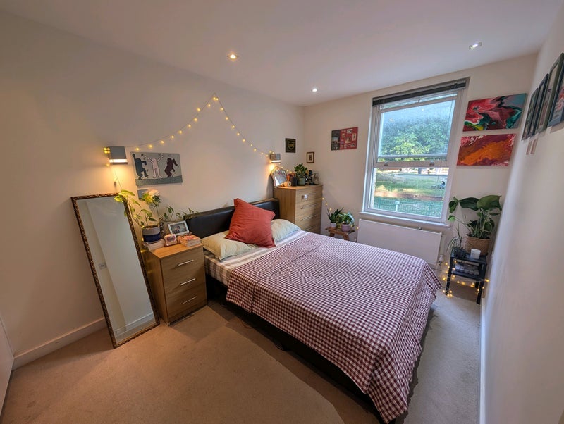 Room Hackney Road in Greater London
