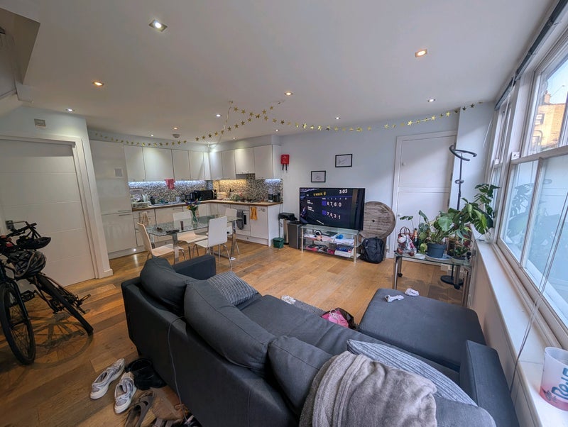 Room Hackney Road in Greater London