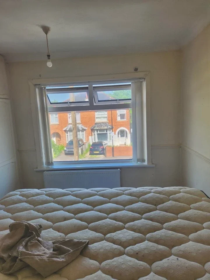 Room Lilac Road in Southampton