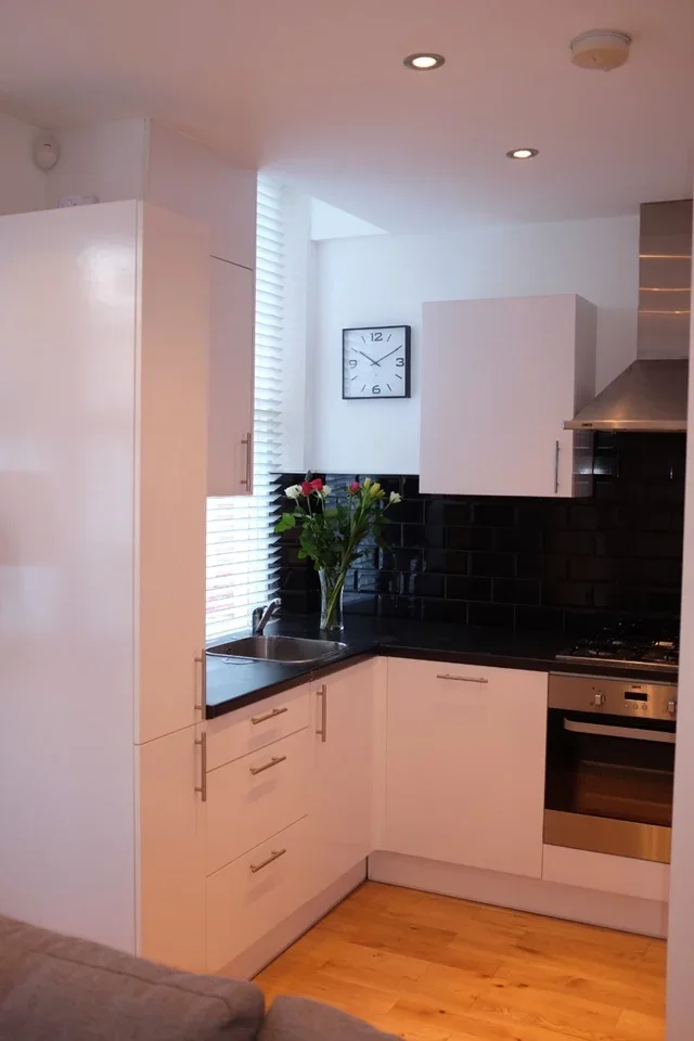 Flat Plympton Road in Greater London