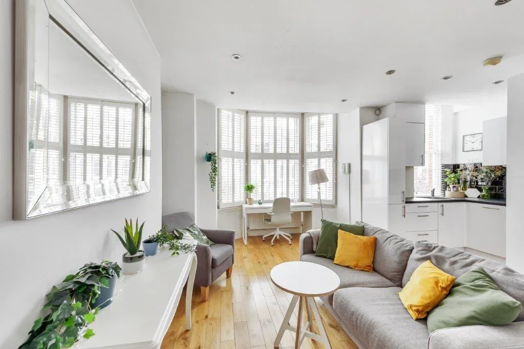 Flat Plympton Road in Greater London