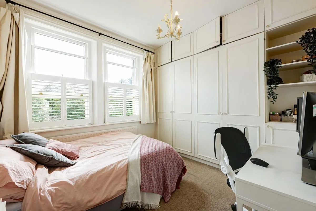 Flat Fontenoy Road in Greater London