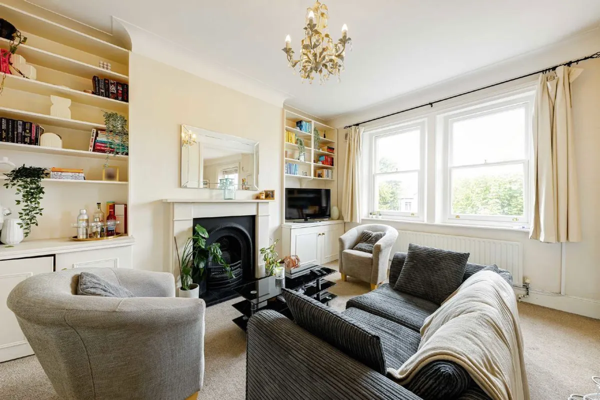 Flat Fontenoy Road in Greater London
