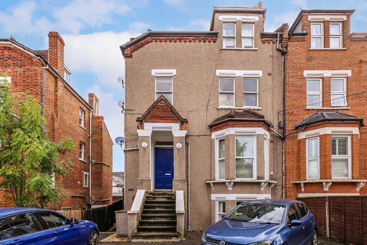 Flat Fontenoy Road in Greater London