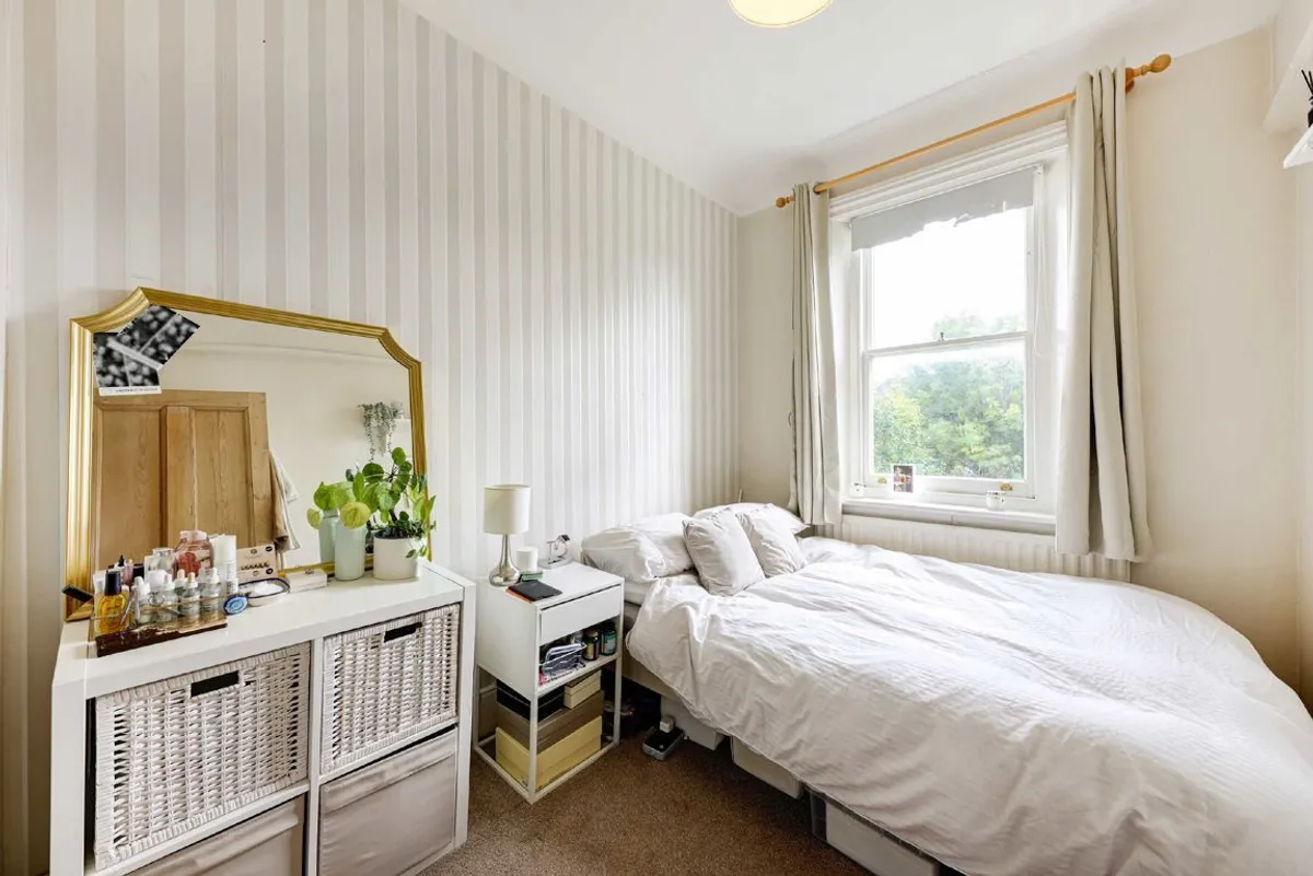 Flat Fontenoy Road in Greater London