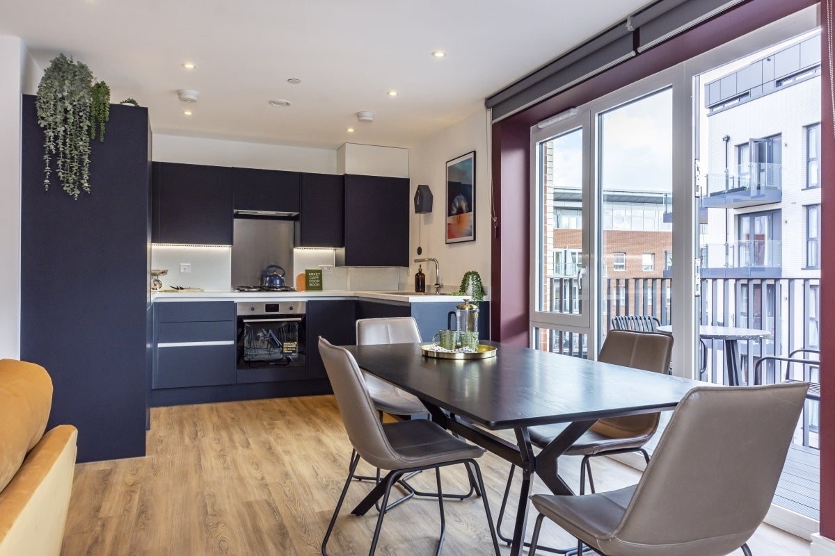 Flat Desborough Road in High Wycombe