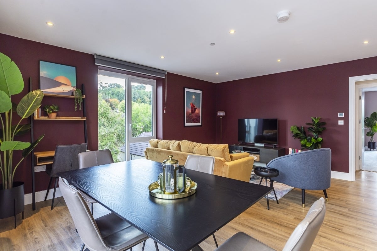 Flat Desborough Road in High Wycombe
