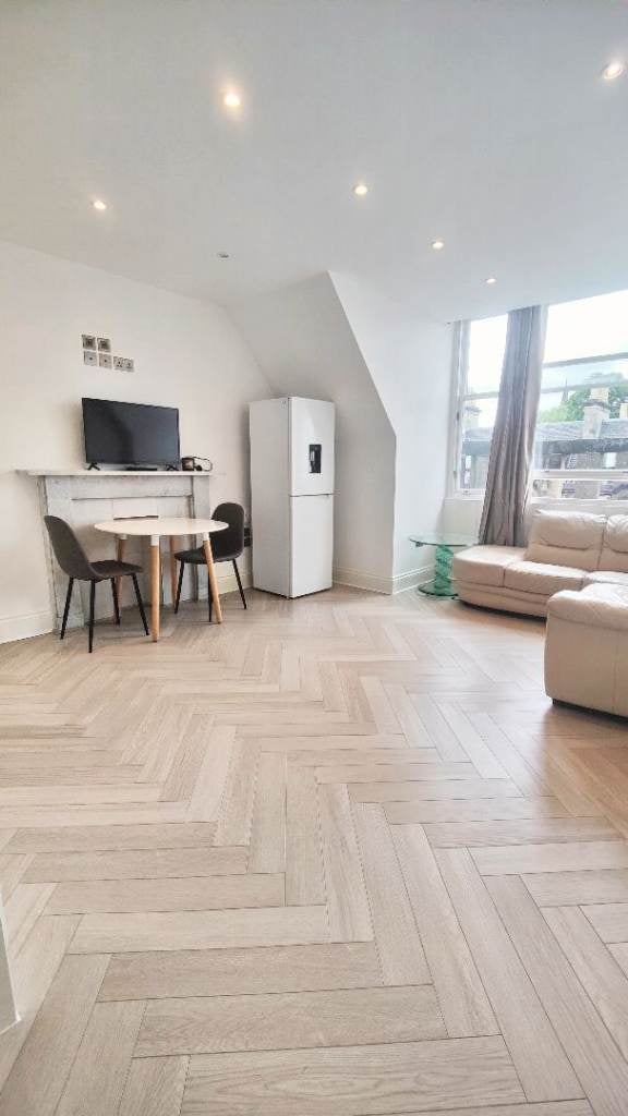 Flat Coates Gardens in City of Edinburgh