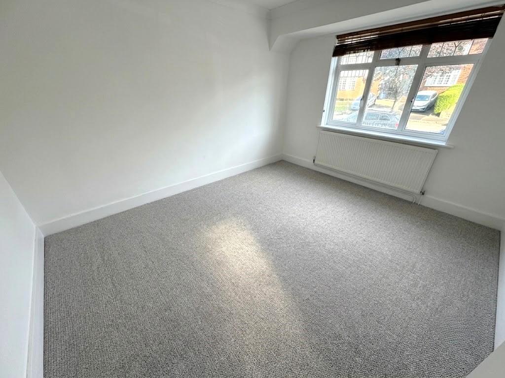House Farm Road in Greater London