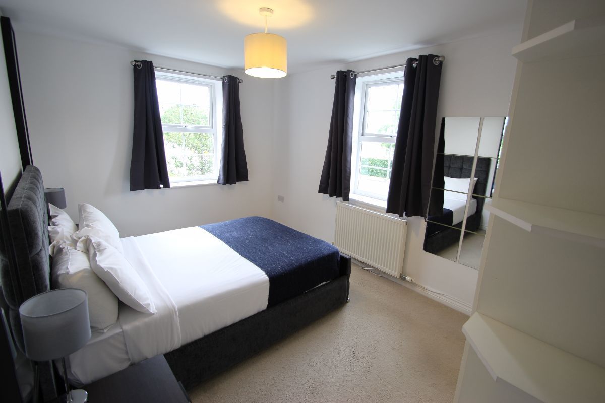 Flat Newport Pagnell Road in Hardingstone