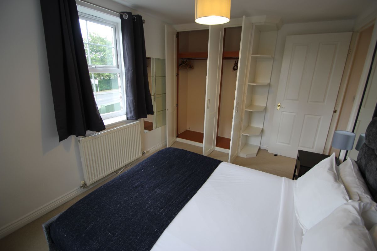 Flat Newport Pagnell Road in Hardingstone