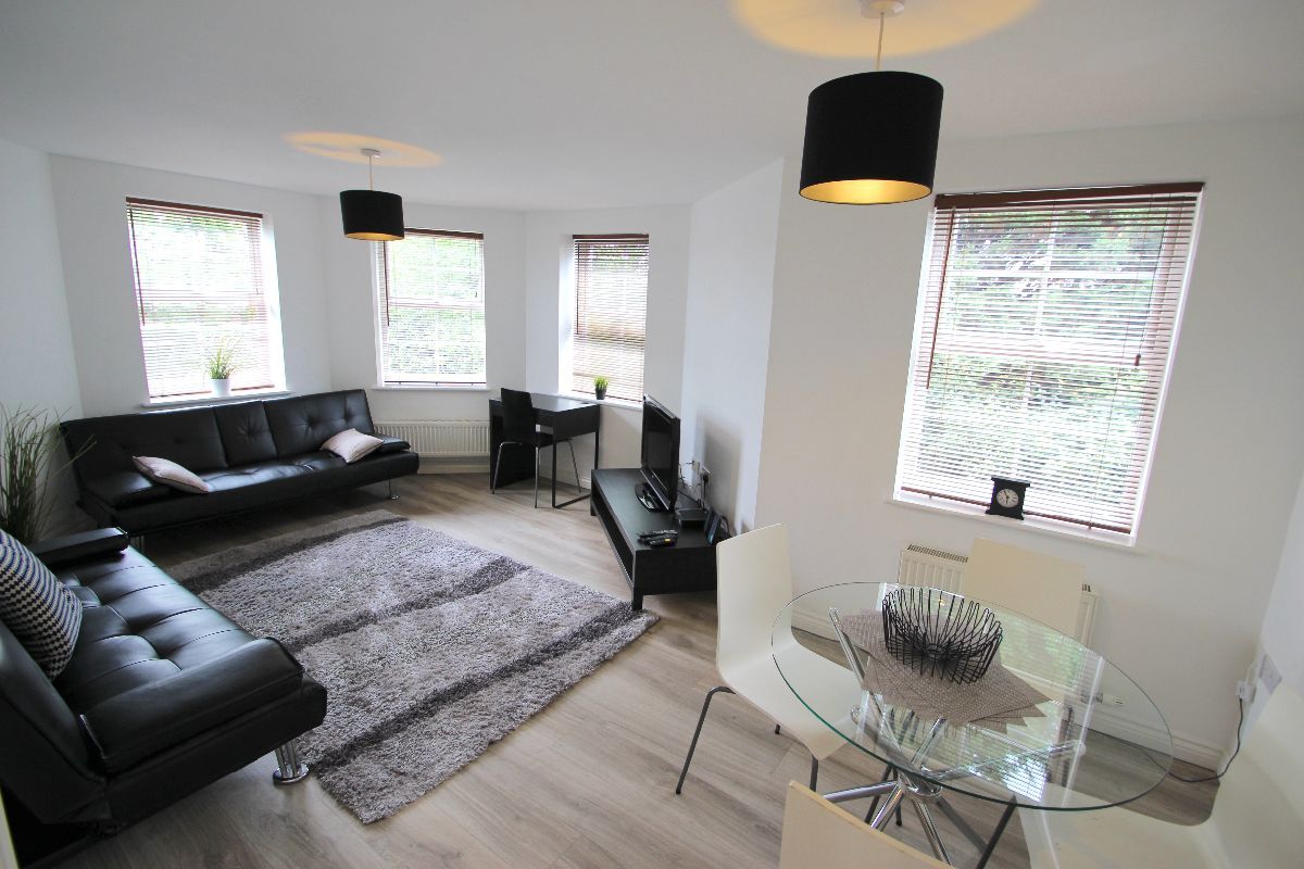 Flat Newport Pagnell Road in Hardingstone