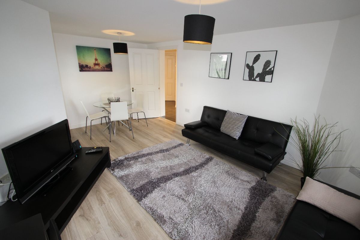 Flat Newport Pagnell Road in Hardingstone