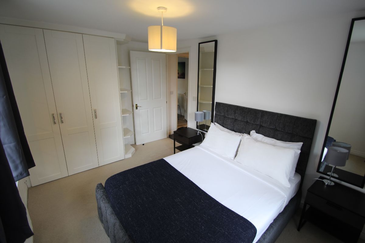 Flat Newport Pagnell Road in Hardingstone