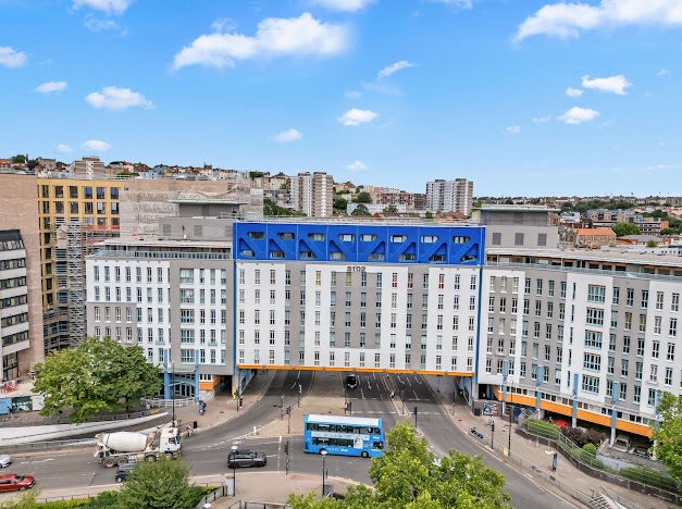 Flat St James' Barton in Bristol