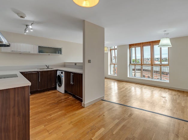 Flat St James' Barton in Bristol