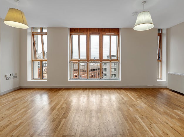 Flat St James' Barton in Bristol